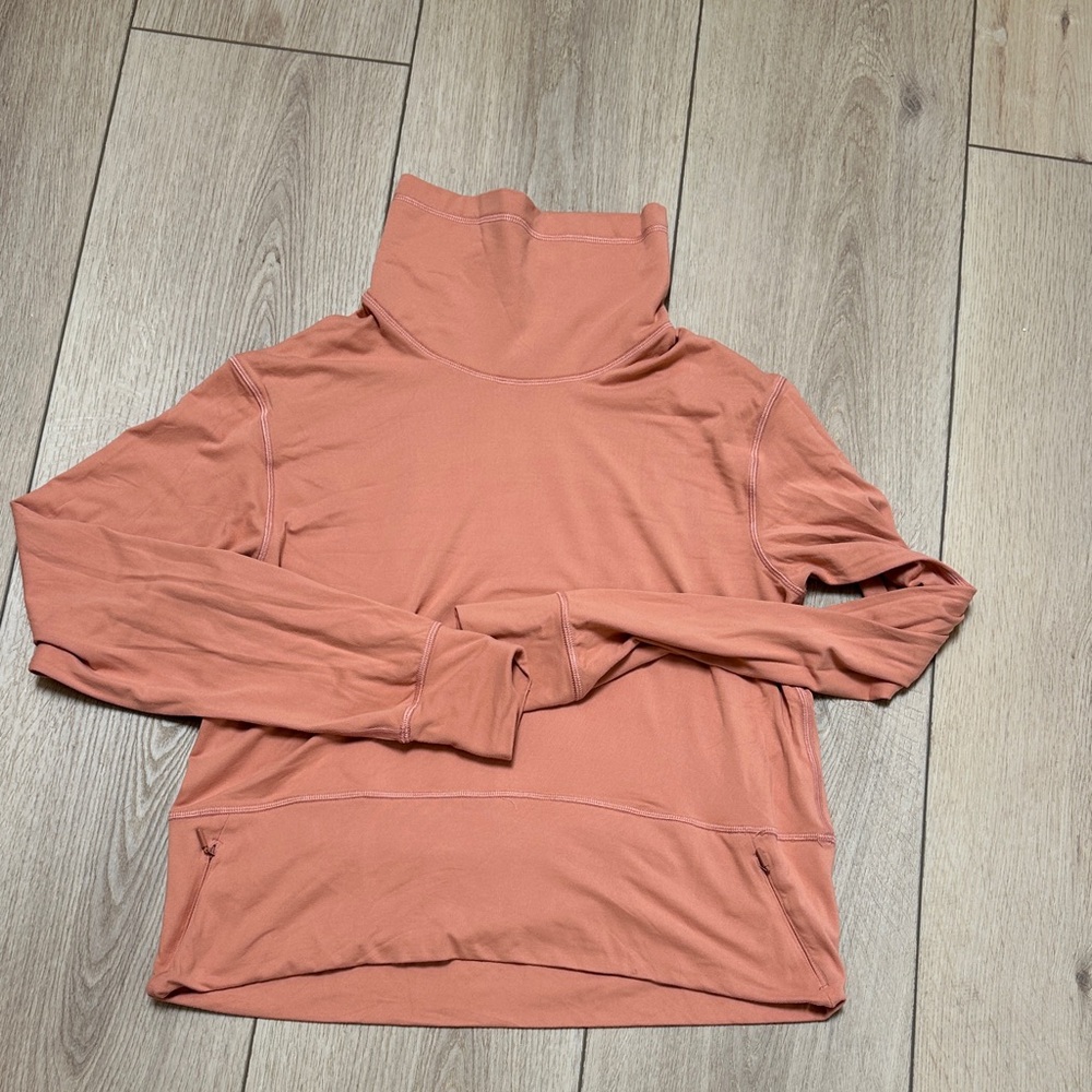 Lululemon ready to rulu turtleneck pullover excellent condition size 6